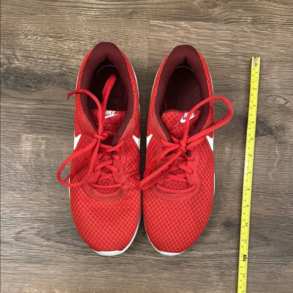 Nike Tanjun Red Crimson Running Sneakers - Picture 1 of 7